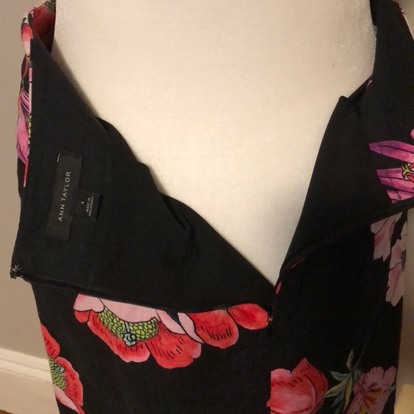 Beautiful Ann Taylor lined skirt - Picture 4 of 7